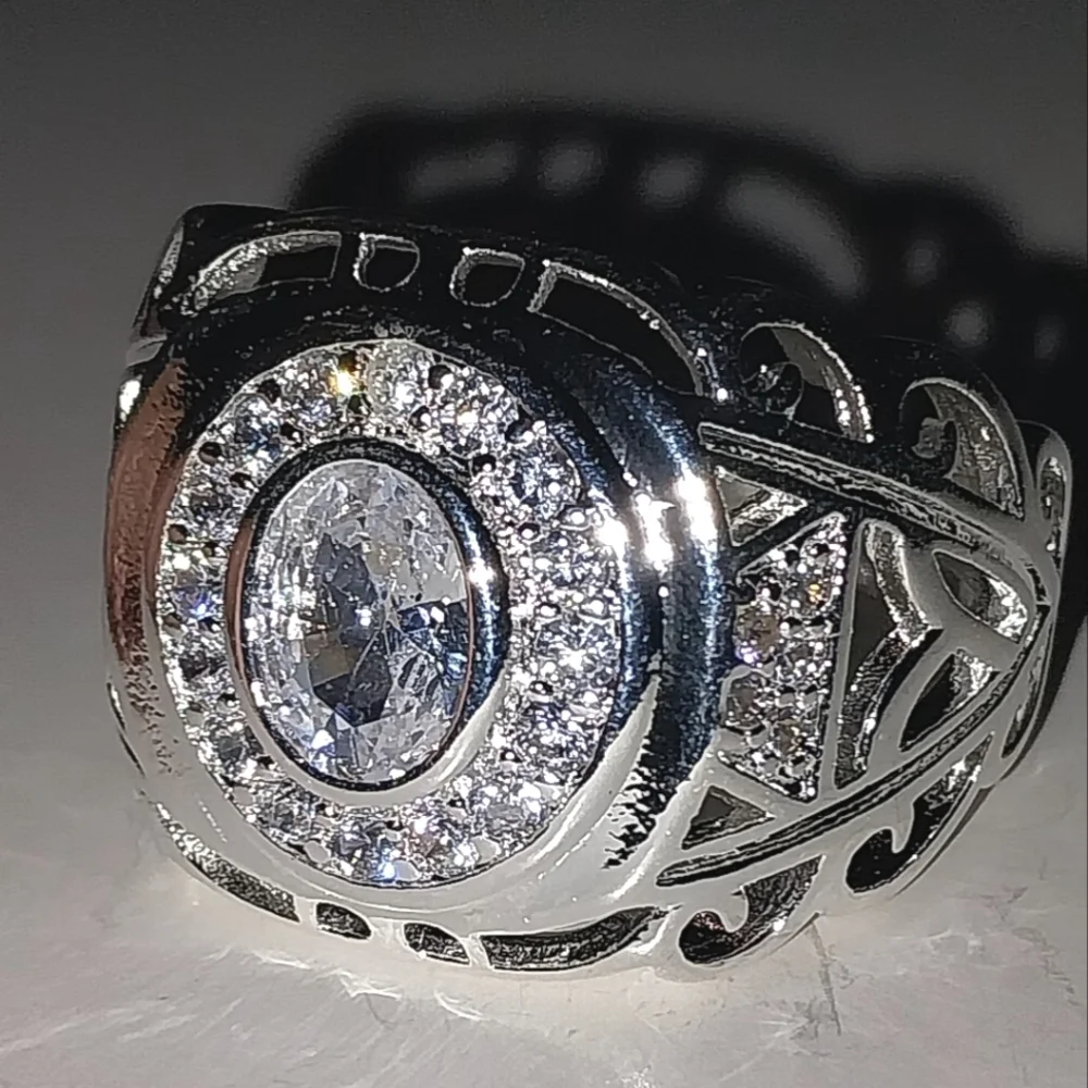 Sophisticated Men's 925 Silver Ring with Oval Centerpiece Sz 10
